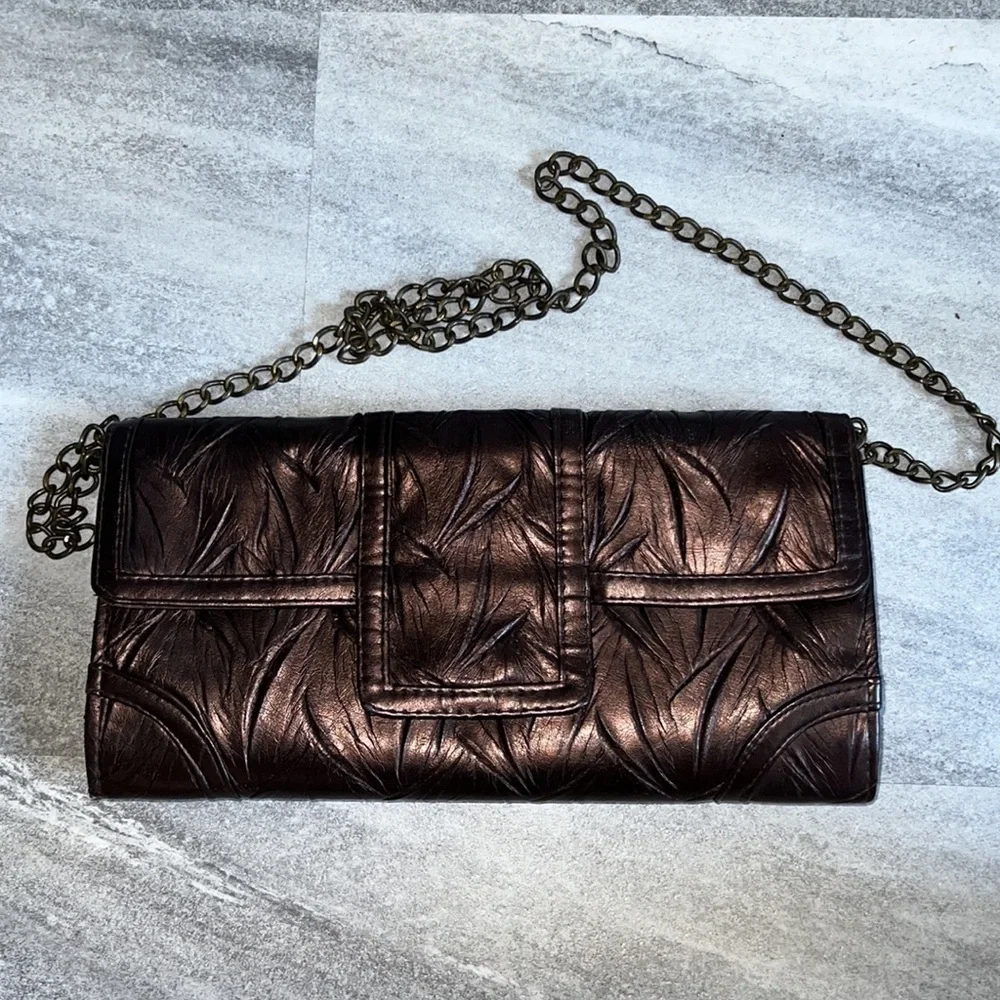 Brown shiny textured clutch bag with chair for shoulder bag‎